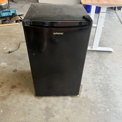 Upstreman 3.2 cu ft Mini Fridge