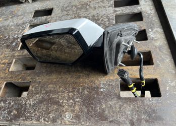 2018 Chevy Tahoe LT mirror