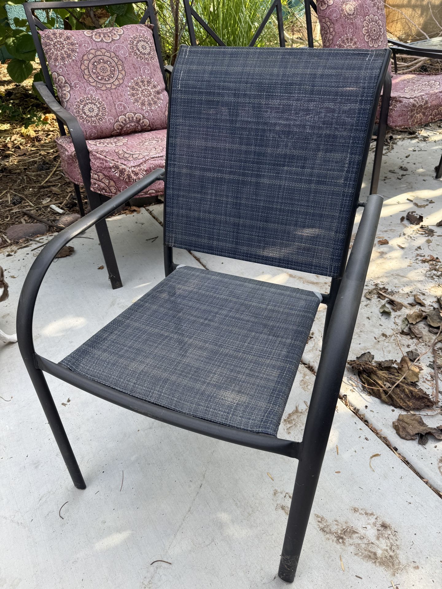 Round Wrought Iron Fiberglass Table & Chairs