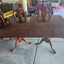Dining Room Table and 6 chairs