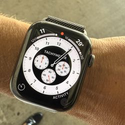 Apple Watch Series 8 - unlocked With Additional Apple Metal Strap 
