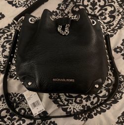 MICHAEL KORS ALANIS Leather Bucket Bag Black