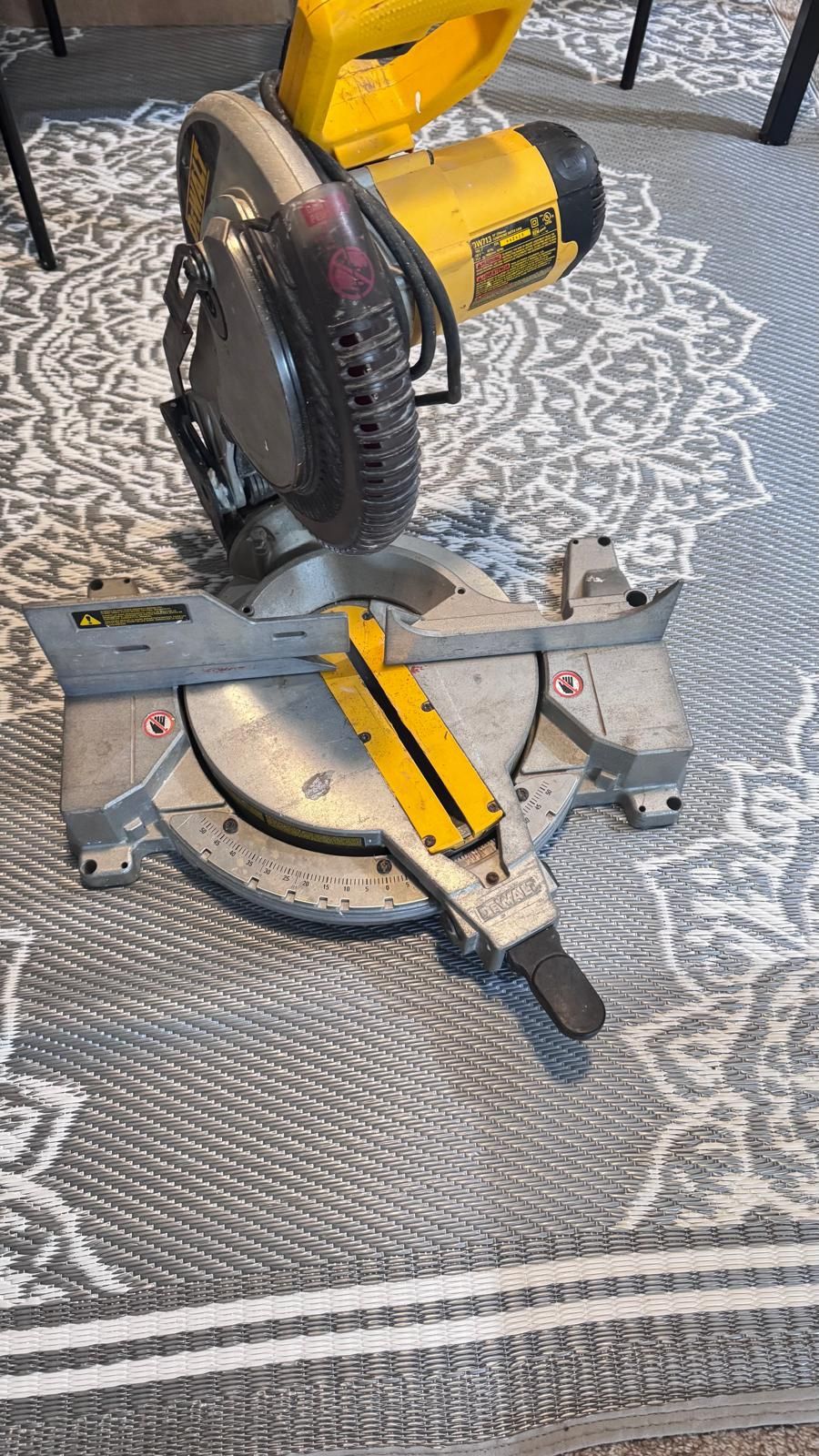 🔥Saw dewalt used