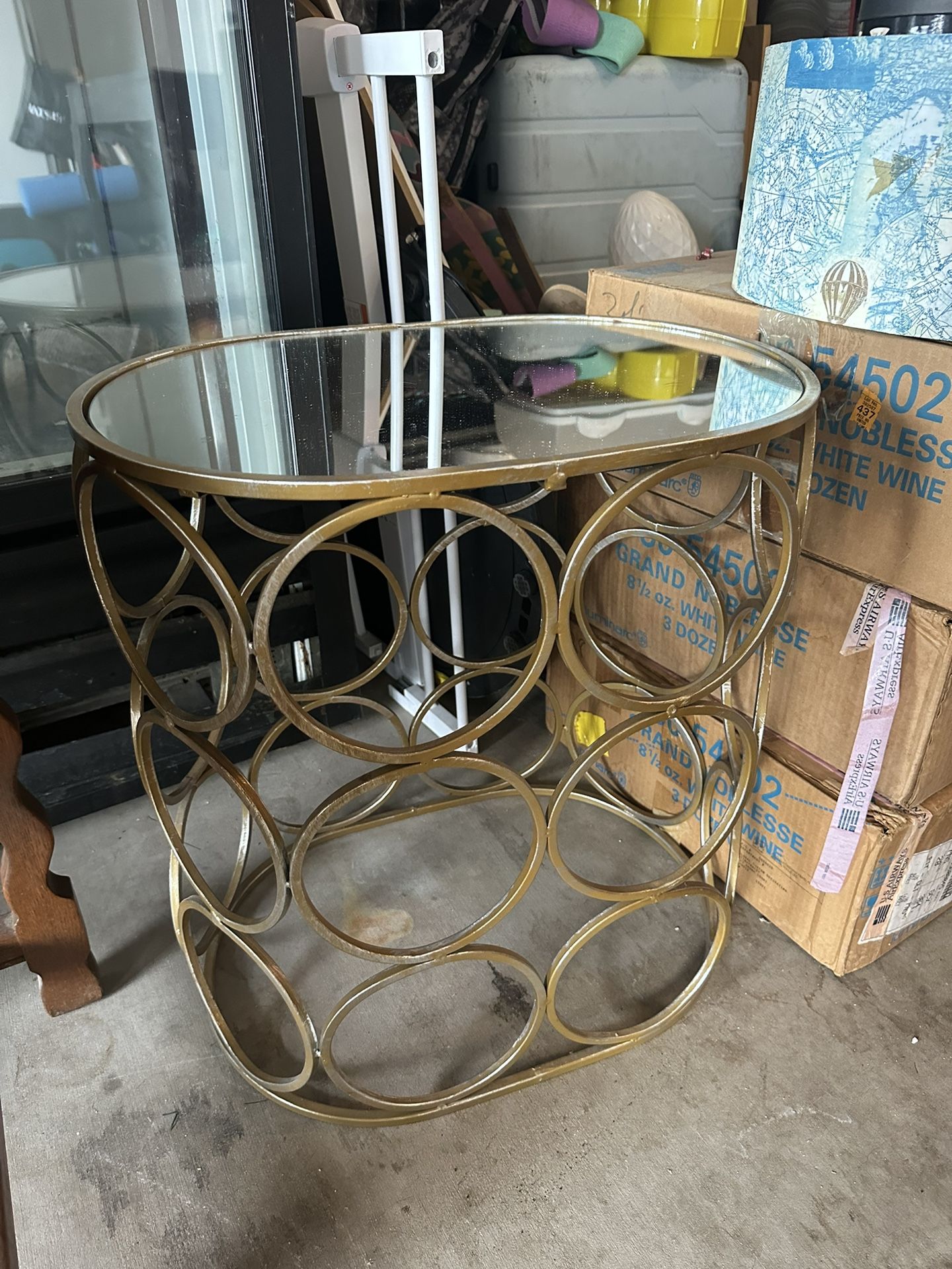 Elegant Mirrored-Top Side Table – Unique Metal Circle Base