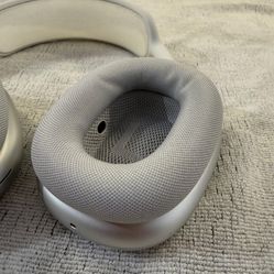 Silver Airpods, Max + Applecare