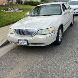 2005 Lincoln Town Car