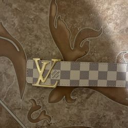 White louis vuitton belt
