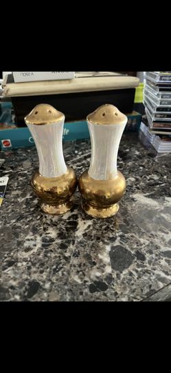 Salt And Pepper Shakers Vintage