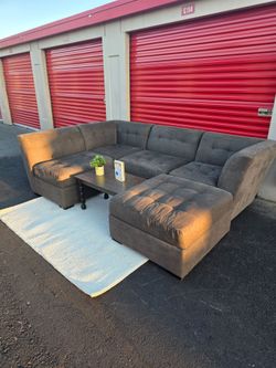 *Free delivery* Gray 5 Piece big sectional couch movable comfortable couch only soft