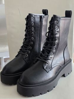 ASOS Black chunky boots- Size 7W
