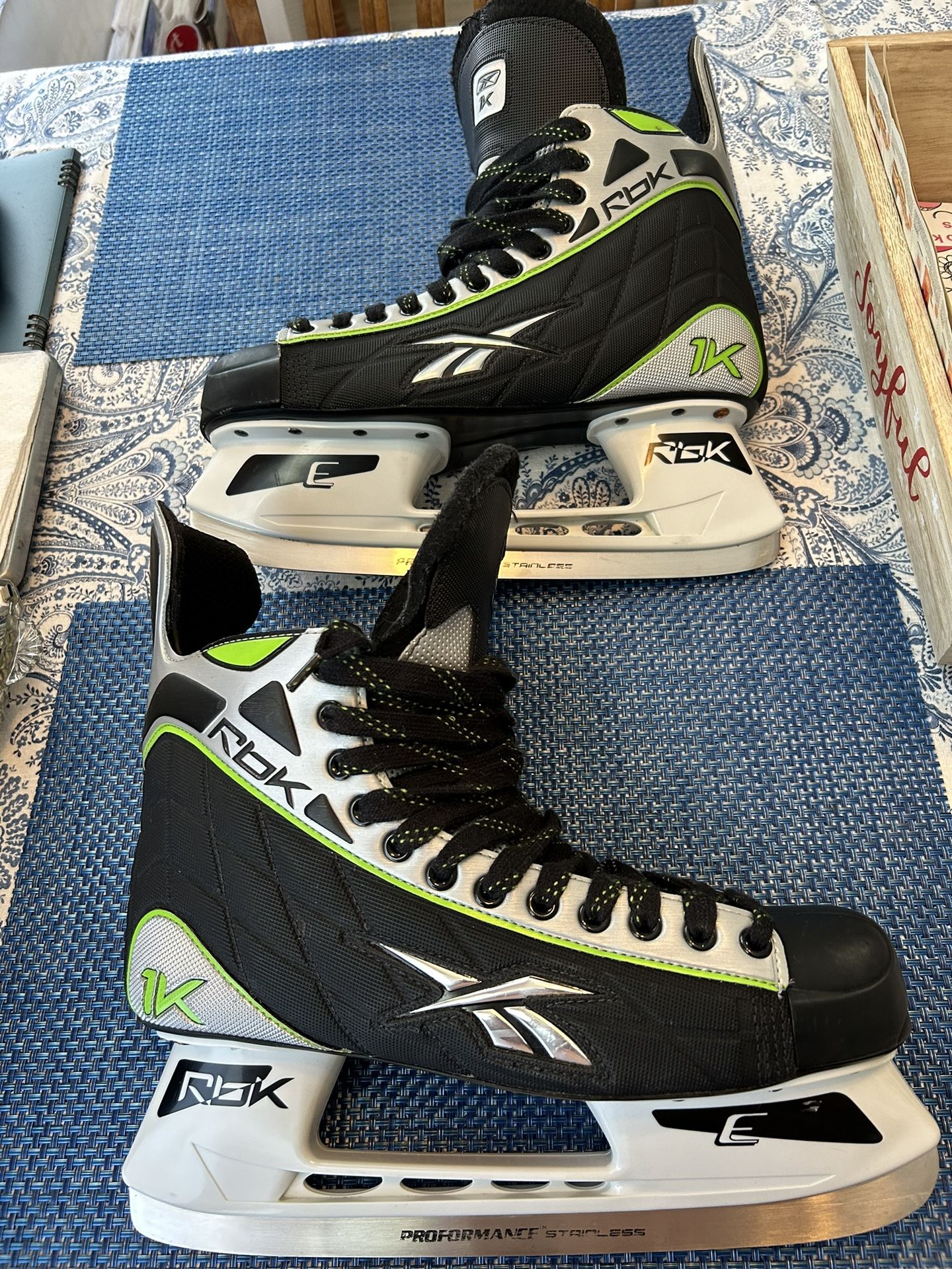 RBK 1K Hockey Ice Skates Size 3 Color Black 