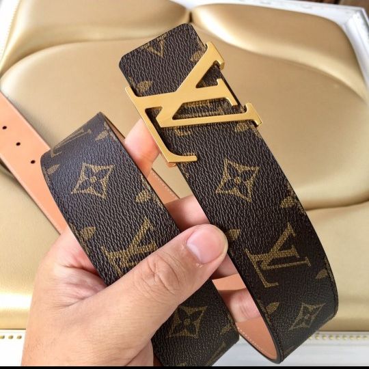 Authentic Louis Vuitton pyramide 40mm Reversible belt size 36 for Sale in  Lincolnwood, IL - OfferUp