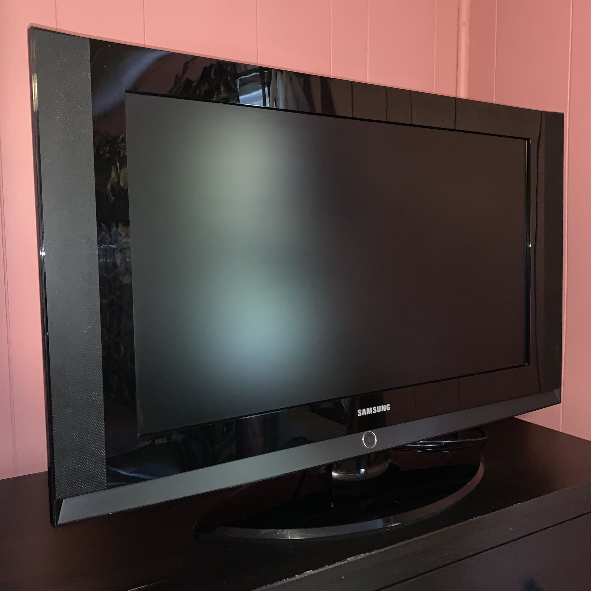 32 INCH LCD SAMSUNG TV