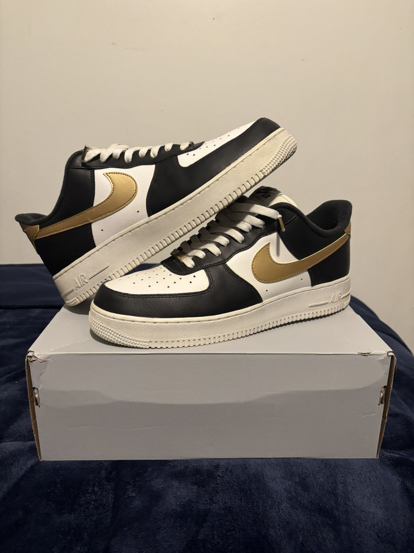 Nike Air Force 1 "Metallic Gold"
