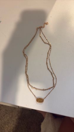 Kendra Scott necklace
