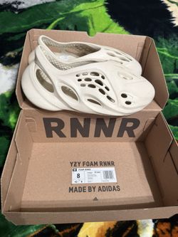 Yeezy Foam RNNR Sand 