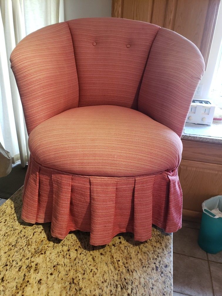 Antique Pink Barbie Chair 💺 🪑 