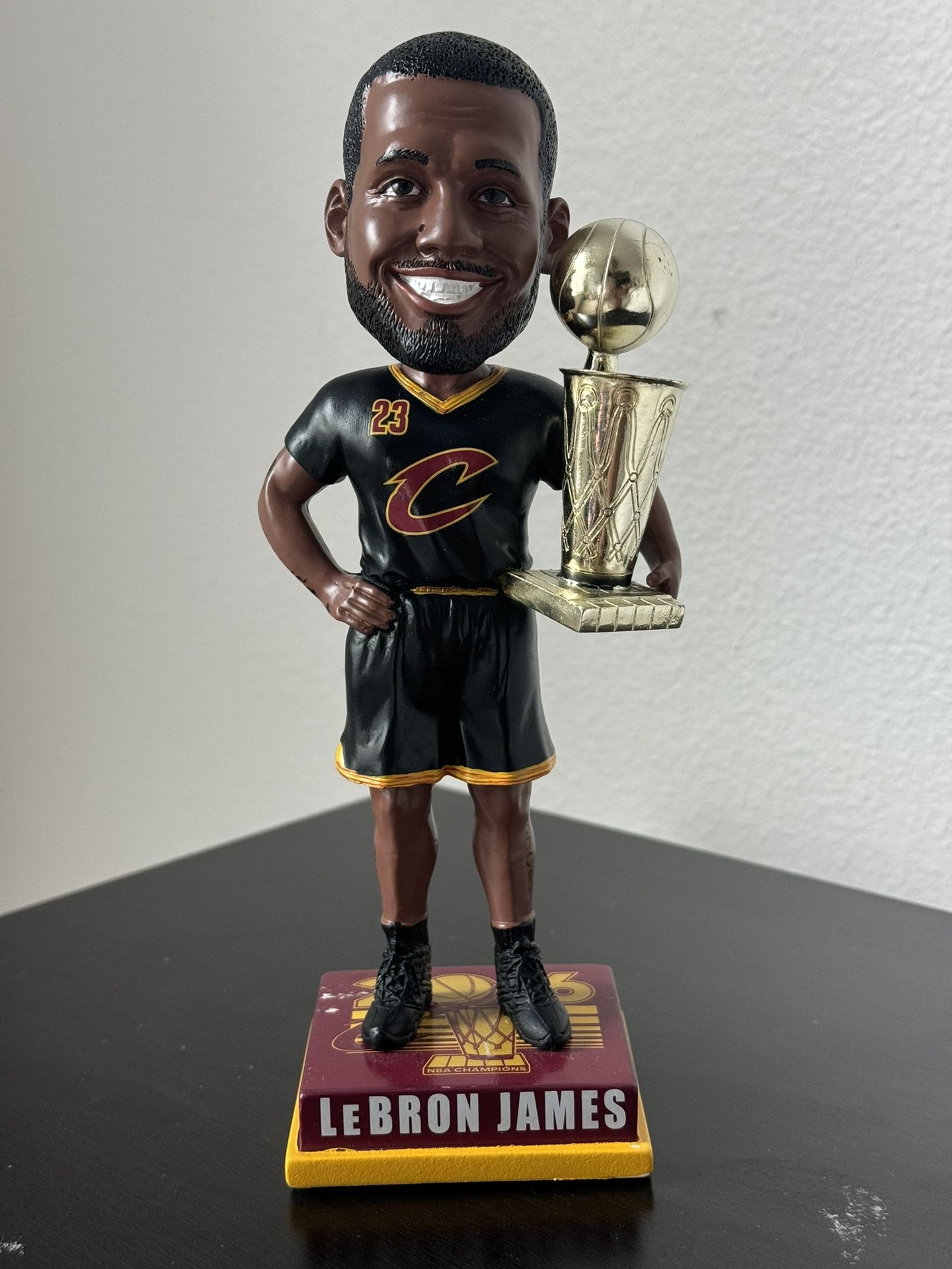 2016 Forever Collectibles LeBron James Cavaliers Legends of the Court Bobble Head Figurines Knick knacks