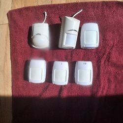 USED IN NEW CONDITION 6 ADT MOTION SENSORS AND 1 DOOR SENSOR. GREAT DEAL!!!