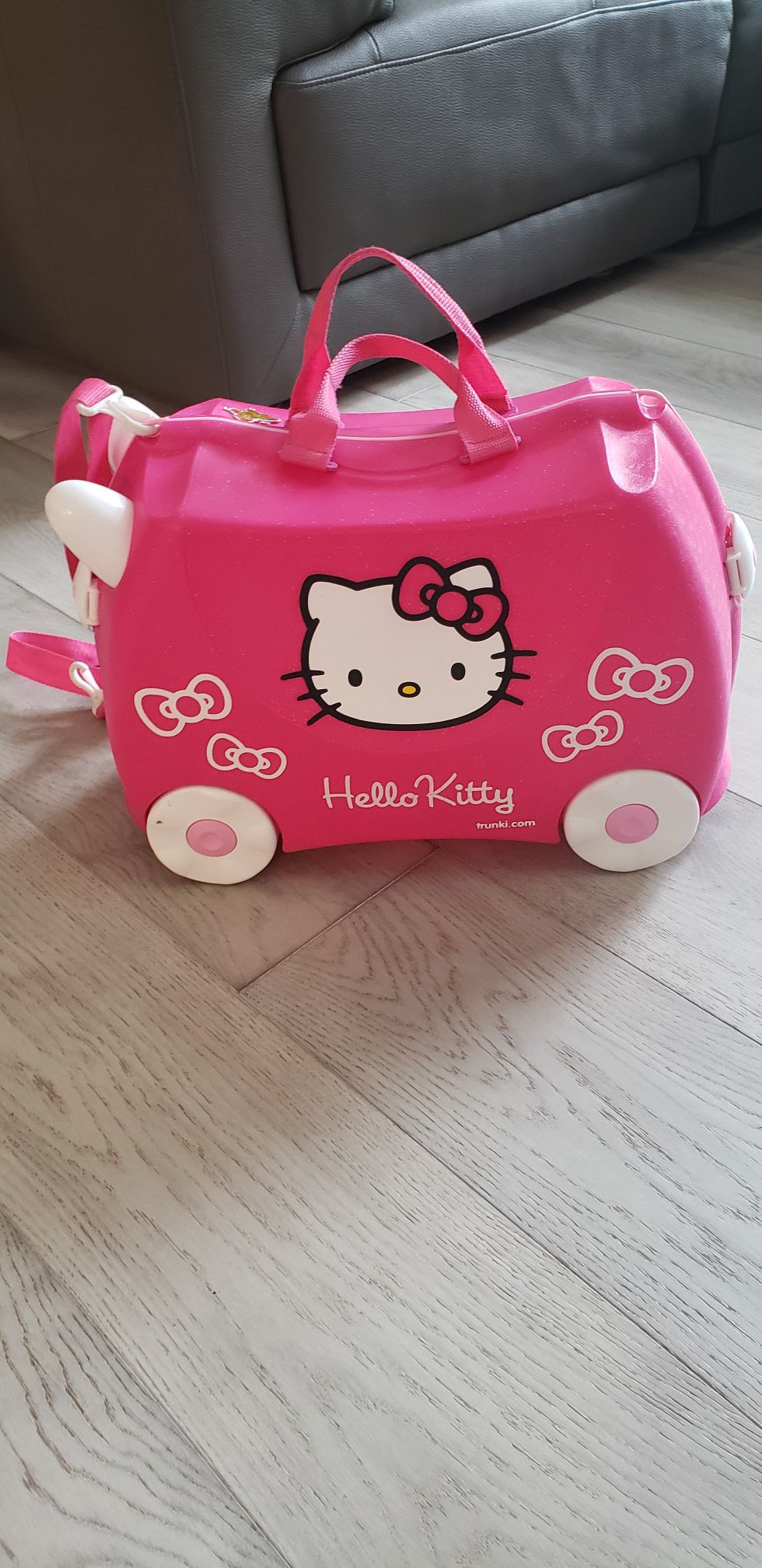Hello Kitty Trunki suitcase