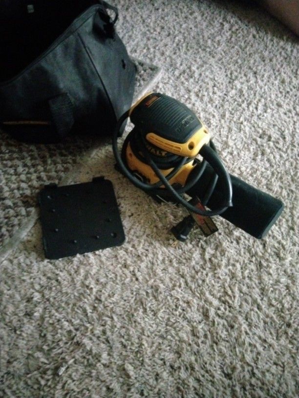 DEWALT 1/4" SANDER 2.3 AMP