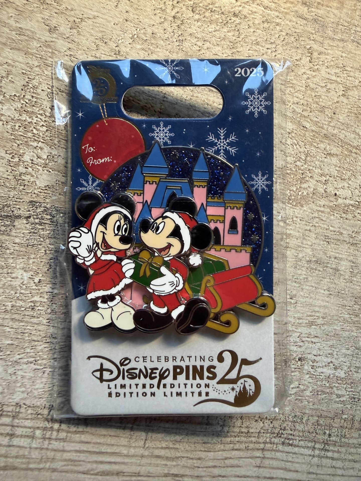 Disney Pin 2025 - Santa Mickey and Minnie Mouse Holiday Christmas – LE 1750