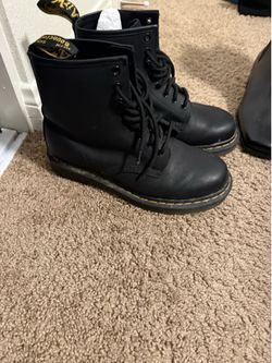 Doc Martens Women’s size 7