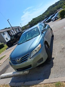 2010 TOYOTA CAMRY  RUNS GREAT