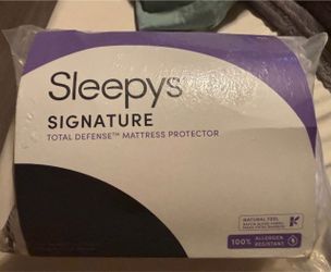 Full bed mattress protector