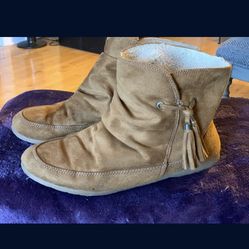 Boots 8.5 