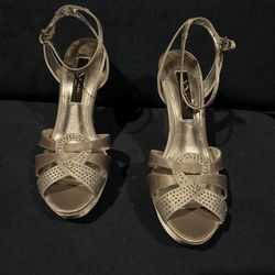 Nina Silver Santin Stiletto Size 7.5