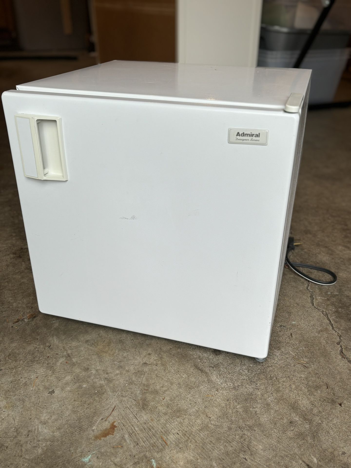 Mini fridge