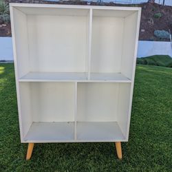 Bookcase/Shelving 