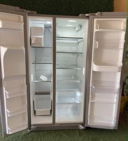 FRIGIDAIRE REFRIGERATOR