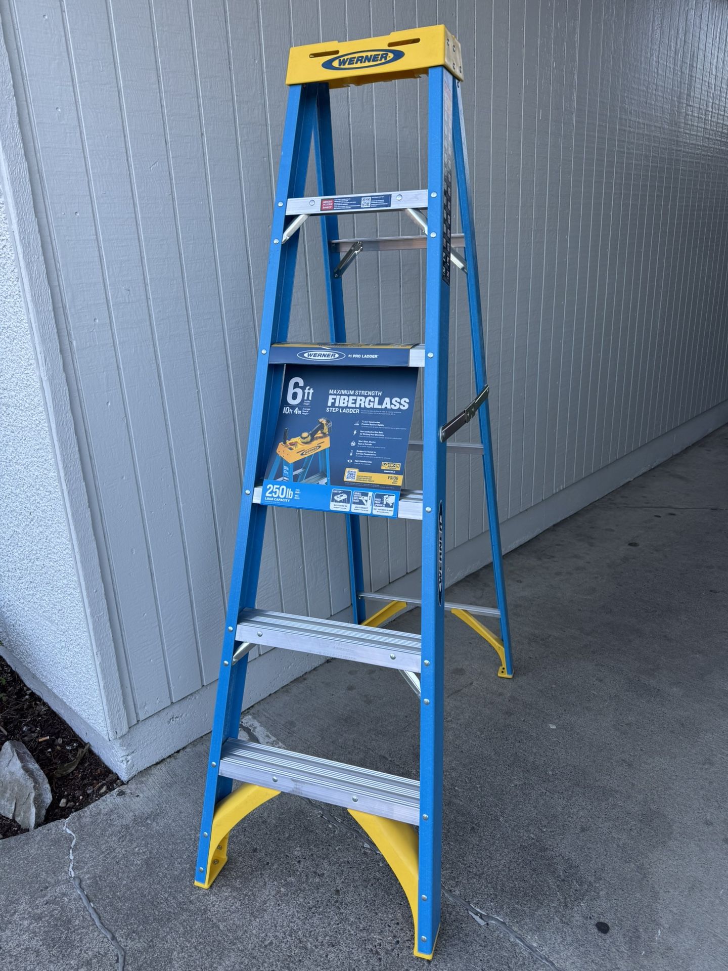 6FT Werner Fiberglass Step Ladder 250LB