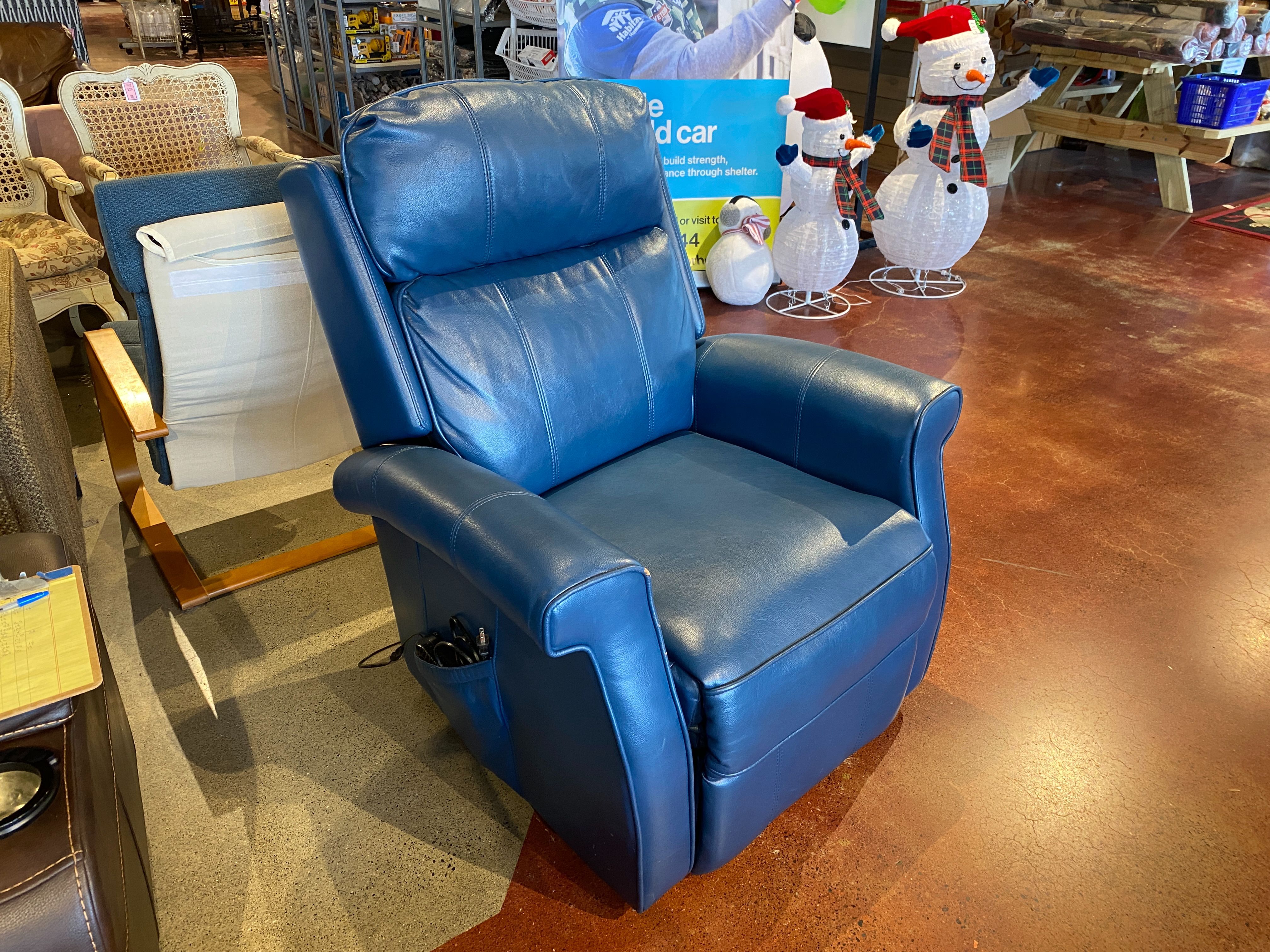 Blue Leather Power Lift and Recliner Chair for Sale in Auburn, WA - OfferUp