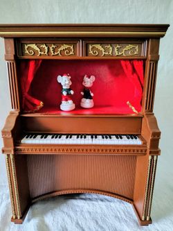 CHRISTMAS DECOR - Magical Holiday Piano