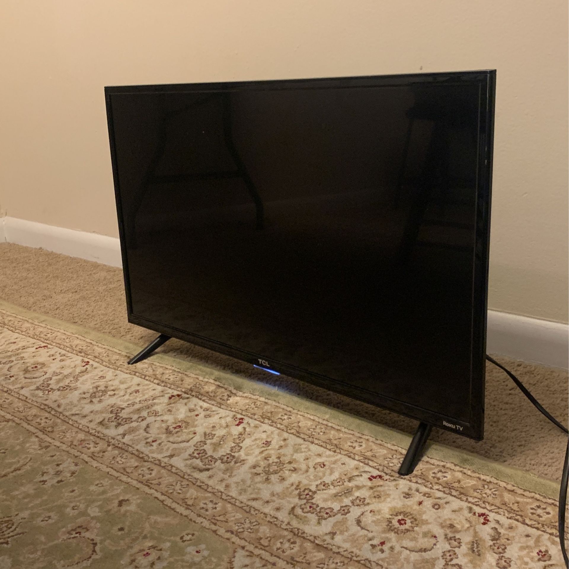 Roku TCL TV - 32" with remote 
