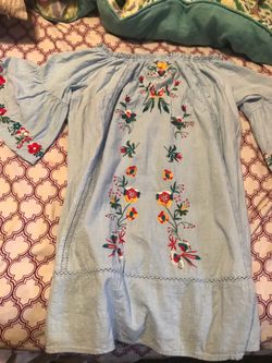 Girl dress size Small