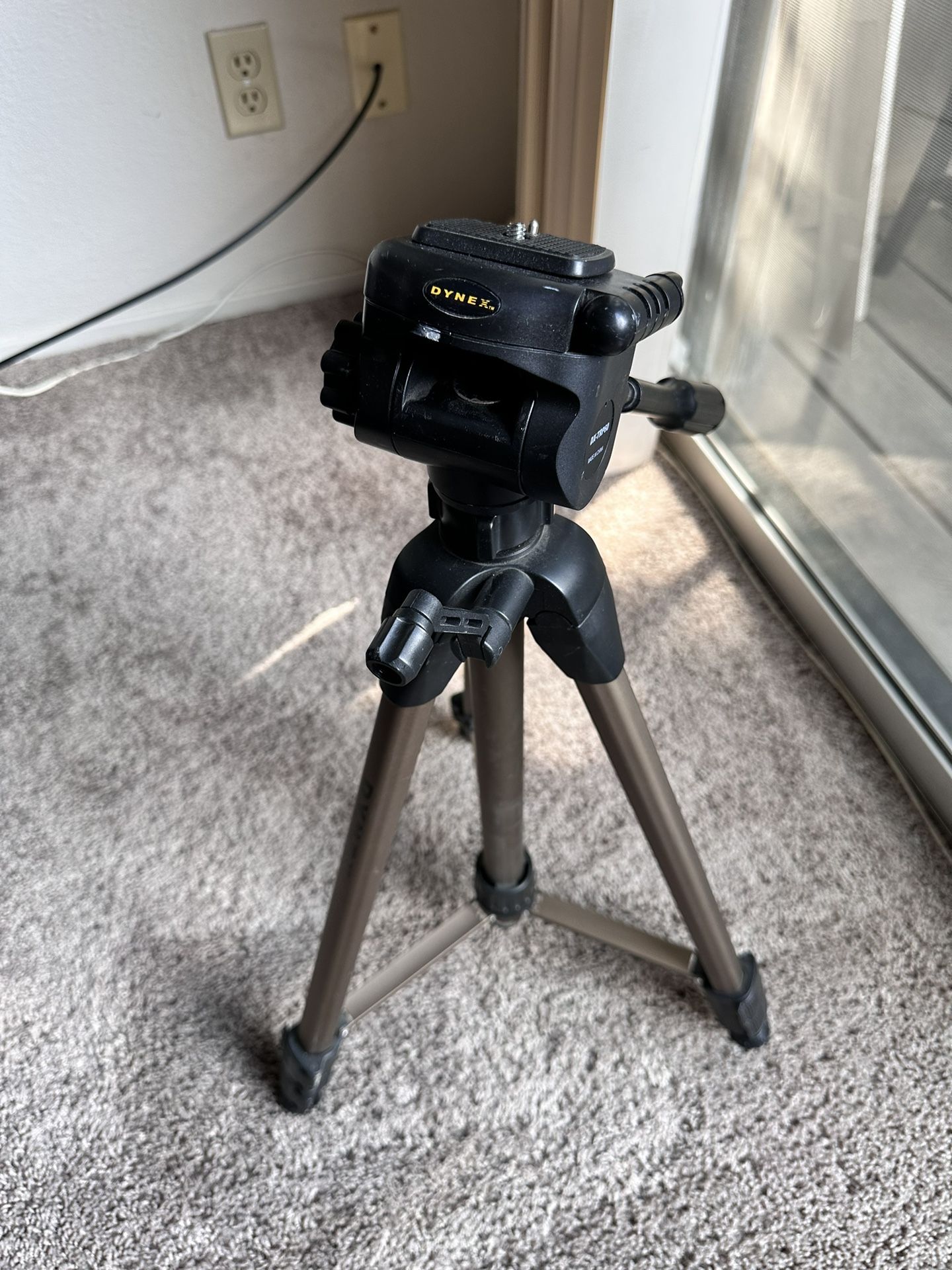 Dynex Tripod DXTRP60 for Sale in Davis, CA OfferUp