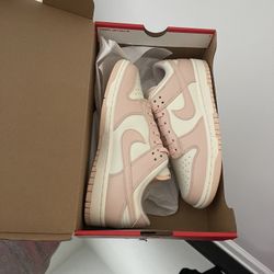 Dunk Low Womens Size 8 Orange Pearl