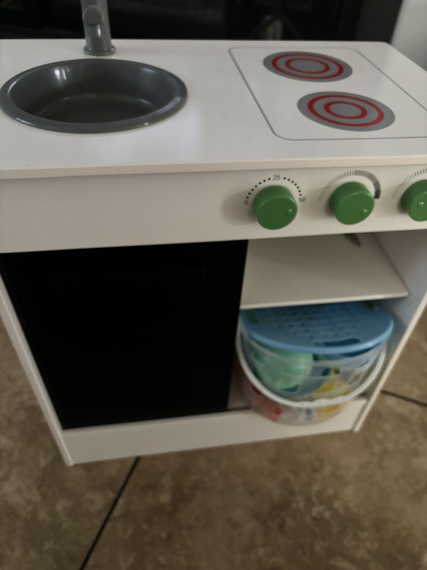 Play Kitchen 