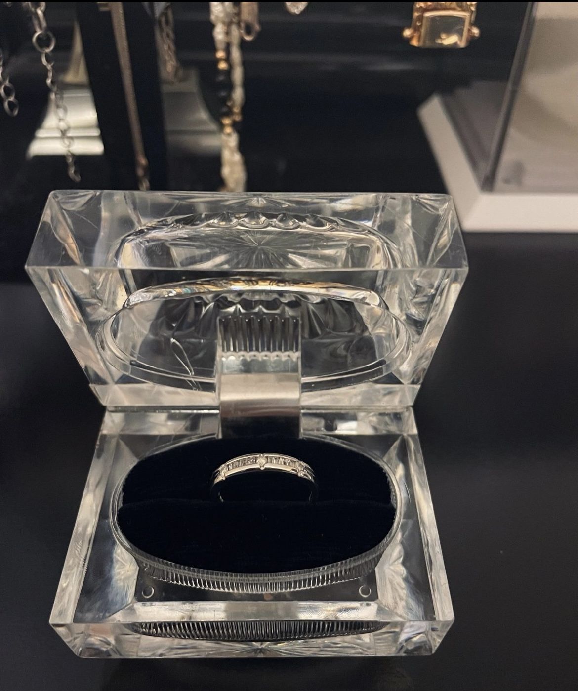 Ladies, diamond platinum ring