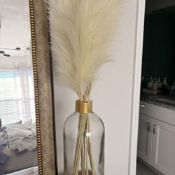 Elegant Vase With Feathers