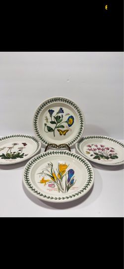 Portmeirion Botanic Garden Floral Bread & Butter Plates Set of 4 .Set of Portmeirion plates featuring botanical illustrations. White background with g
