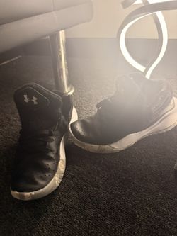 Under Armour  Jet 21   Size 4.5 Youth