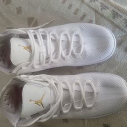 Jordan Reveal Size 10.5