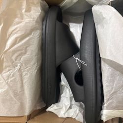 Black skechers slides