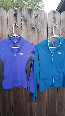 Womans The North Face sweaters