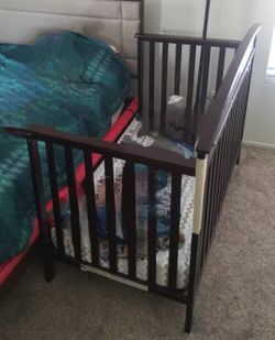 Graco Convertible Crib With Mattress
